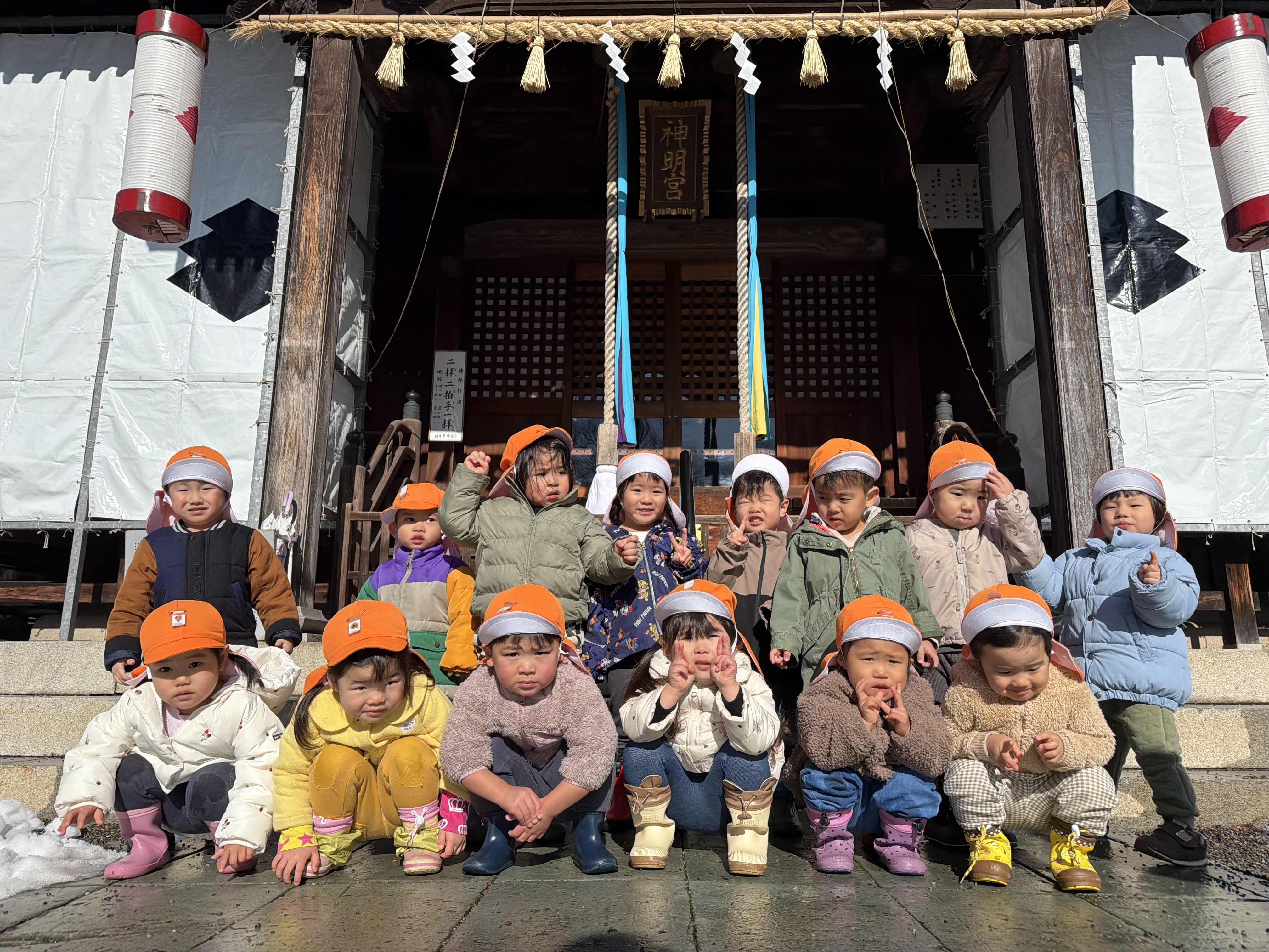 もも　4　年が明けて初めてのお散歩♬神社へ行き、初詣をしました。今年も元気いっぱい楽しく過ごしていけるといいです＼(^o^)／